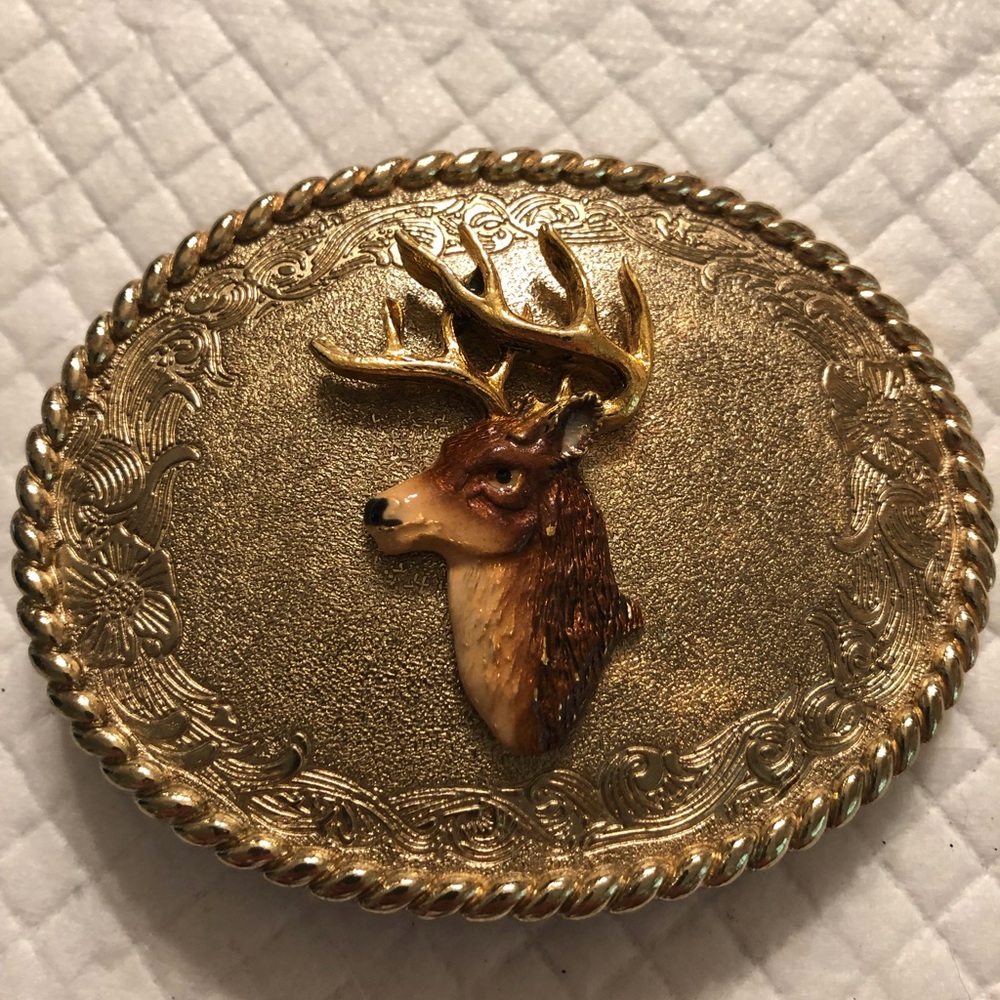 Beautiful deer bust engraved buckle